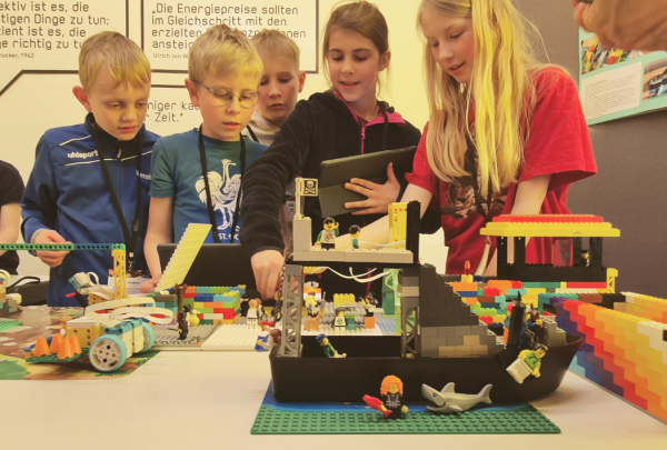 Ausstellung FIRST LEGO League EXPLORE in Dresden